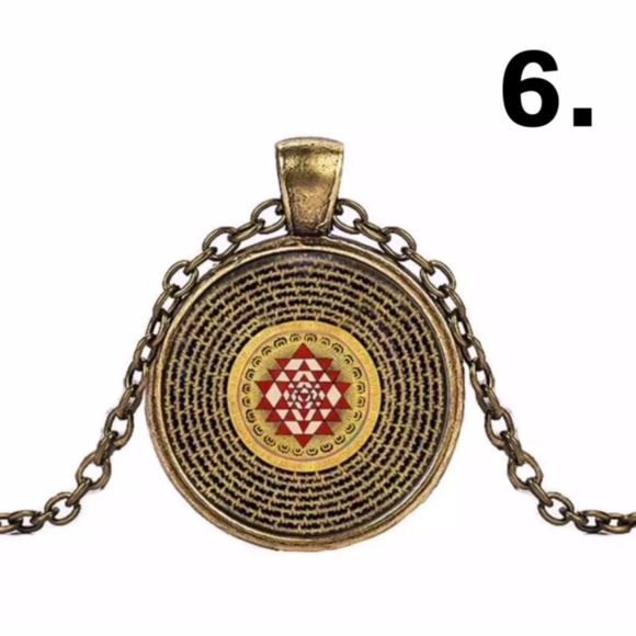 BUDDHIST SRI YANTRA SACRED GEOMETRY GLASS NECKLACE - Picture 11 of 12